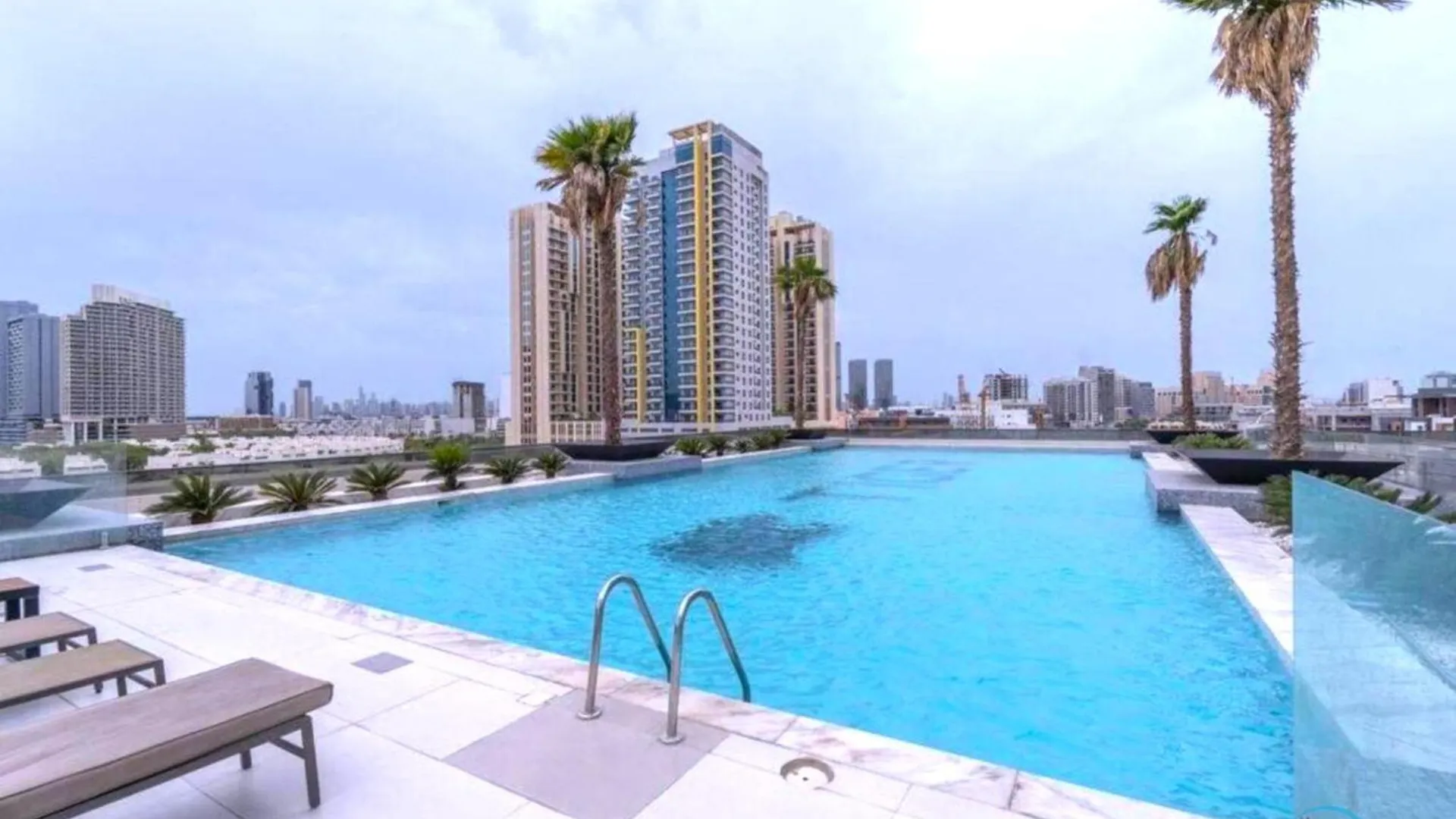 Majestic Studio Apartment In Regina Tower, Jumeirah Village Circle By Deluxe Holiday Homes Dubai