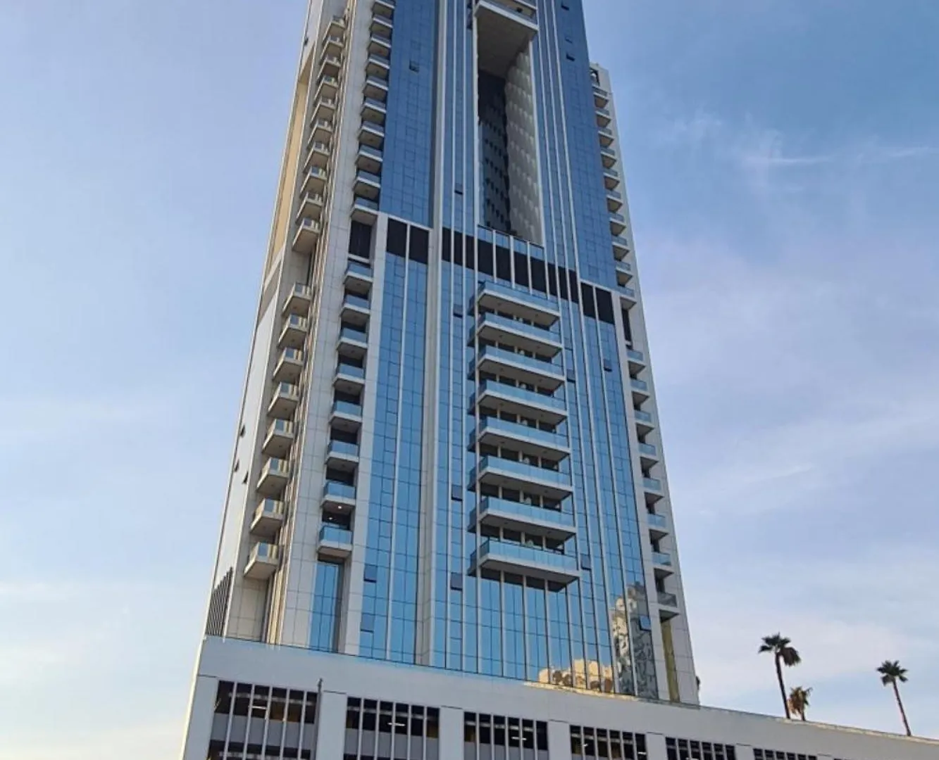 Majestic Studio Apartment In Regina Tower, Jumeirah Village Circle By Deluxe Holiday Homes Dubai