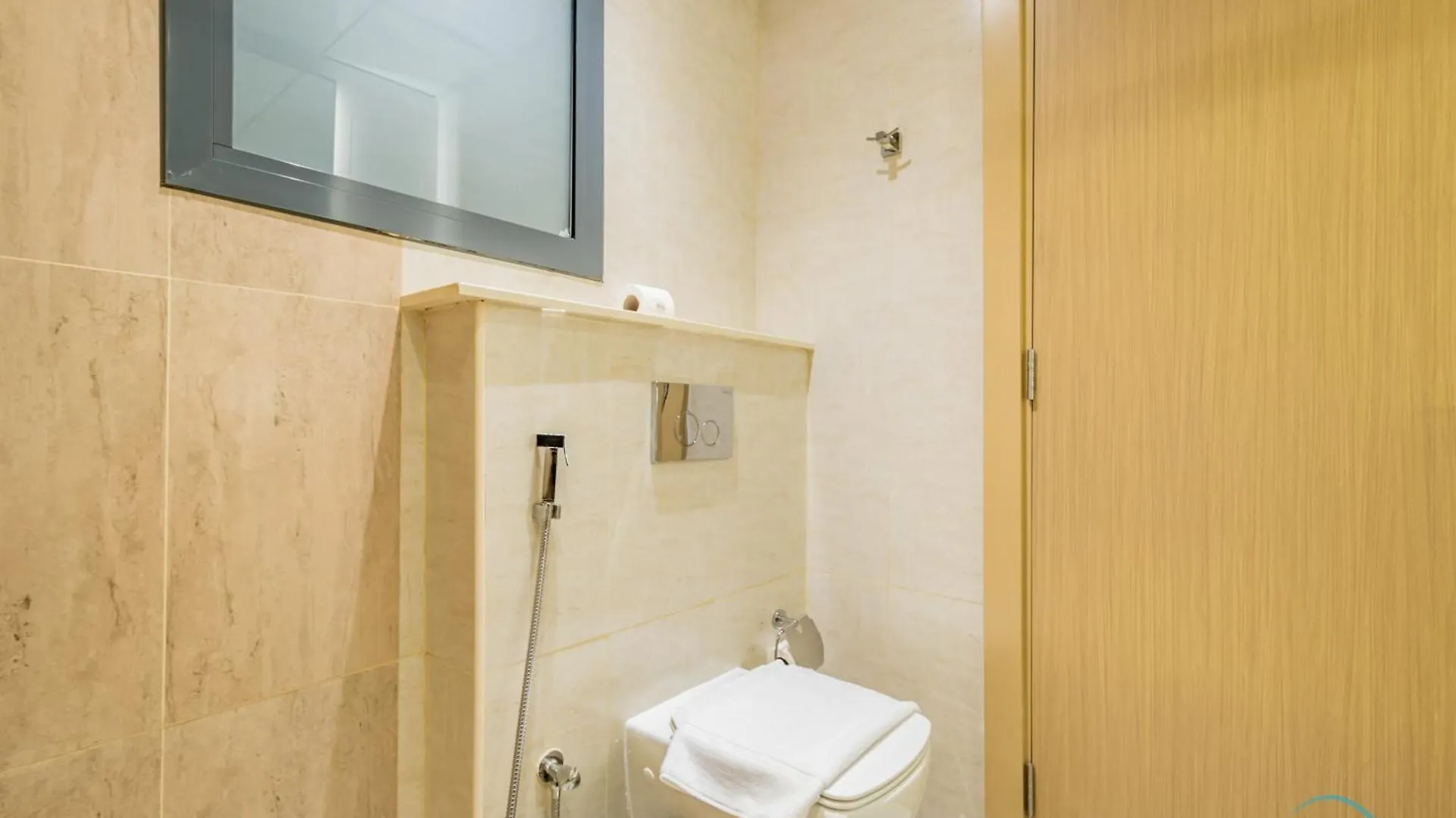 Majestic Studio Apartment In Regina Tower, Jumeirah Village Circle By Deluxe Holiday Homes Dubai 0*,  Emirati Arabi Uniti