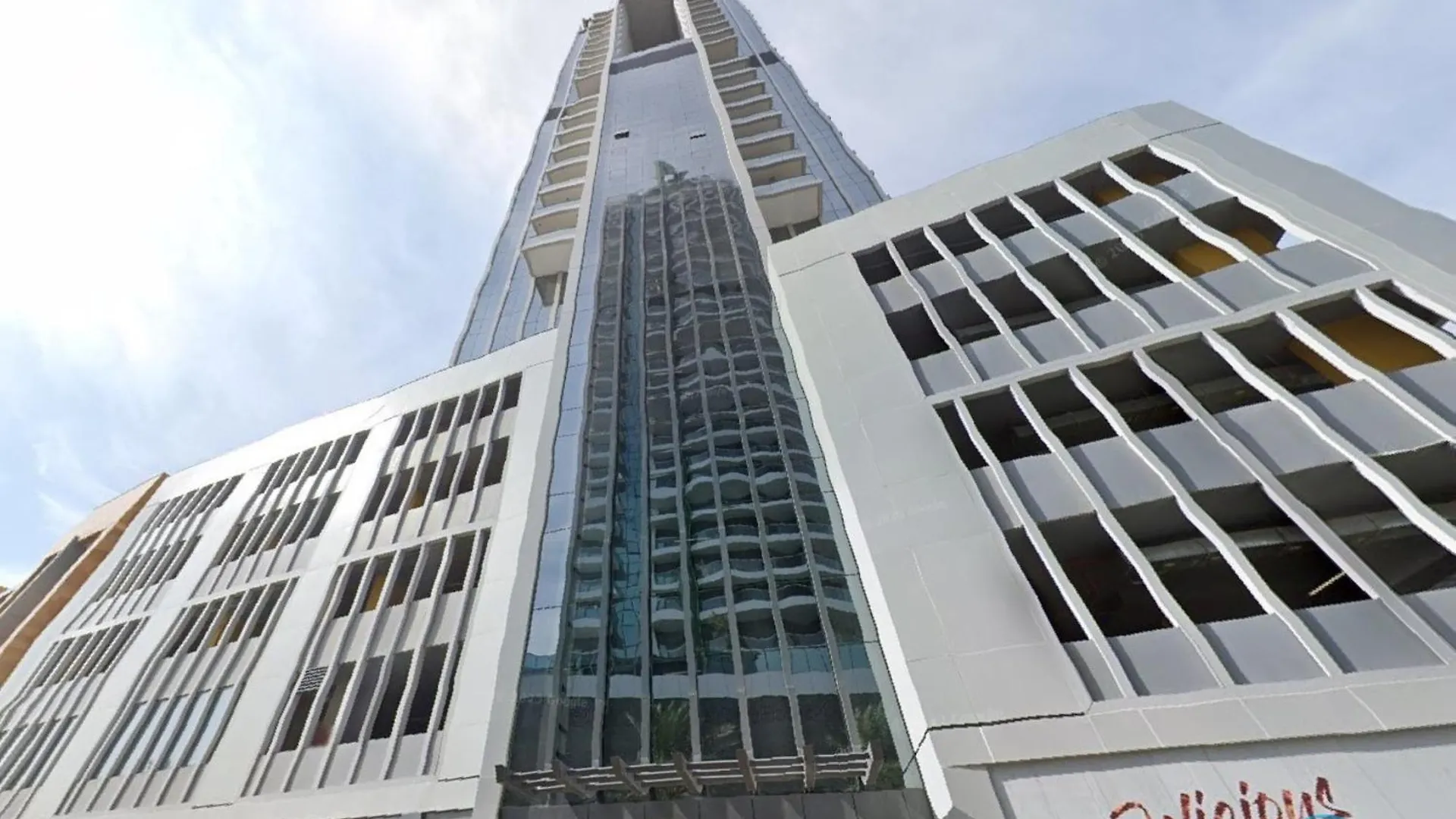 Majestic Studio Apartment In Regina Tower, Jumeirah Village Circle By Deluxe Holiday Homes Dubai 0*,  Emirati Arabi Uniti