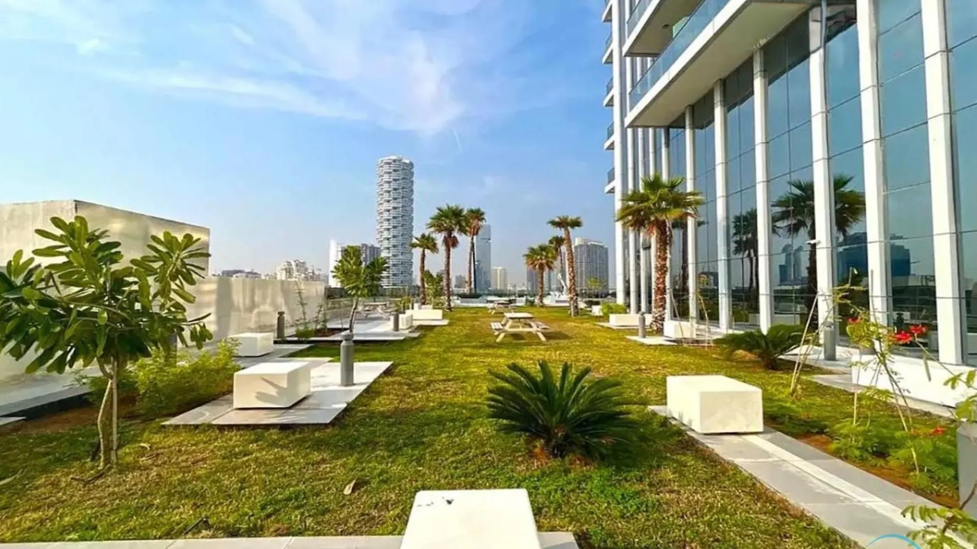 Majestic Studio Apartment In Regina Tower, Jumeirah Village Circle By Deluxe Holiday Homes Dubaj
