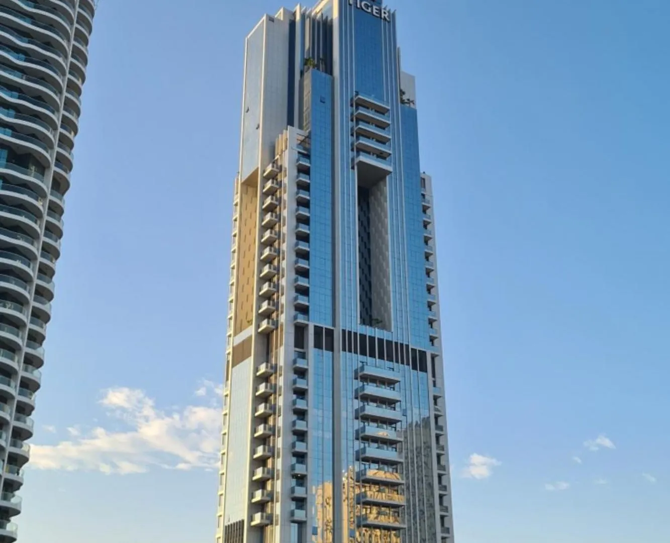 Majestic Studio Apartment In Regina Tower, Jumeirah Village Circle By Deluxe Holiday Homes Dubaj