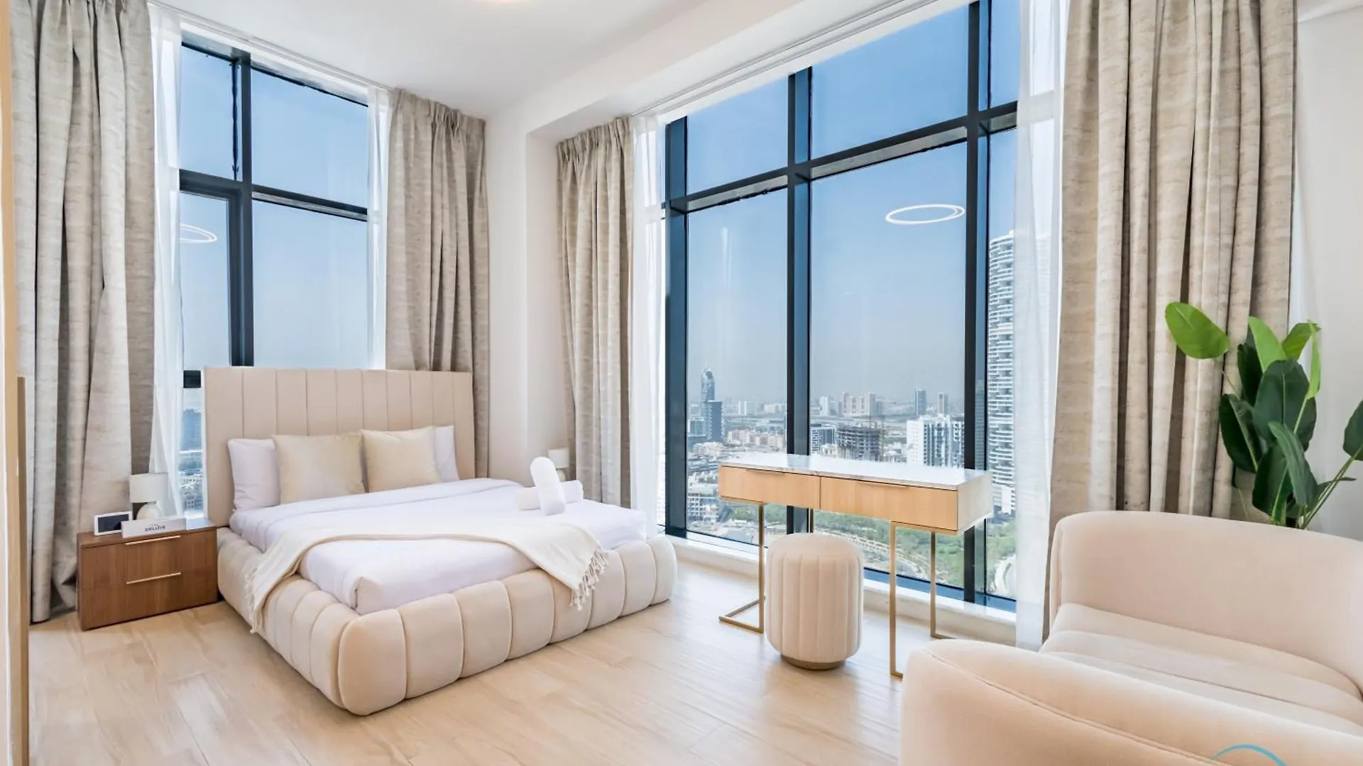 Majestic Studio Apartment In Regina Tower, Jumeirah Village Circle By Deluxe Holiday Homes elérhetőségei
